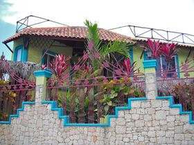 Nicki's Art & Surf Hostel